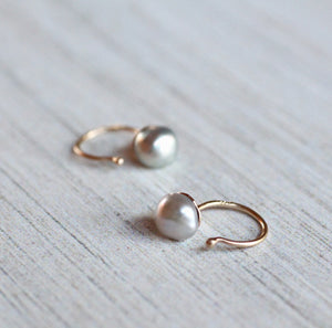 Gray Pearl Hug Earrings in 14k Gold