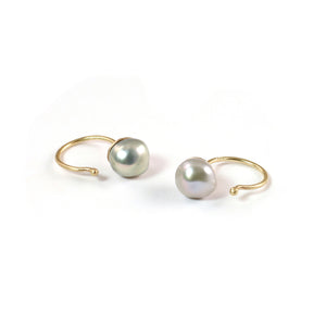 Gray Pearl Hug Earrings in 14k Gold